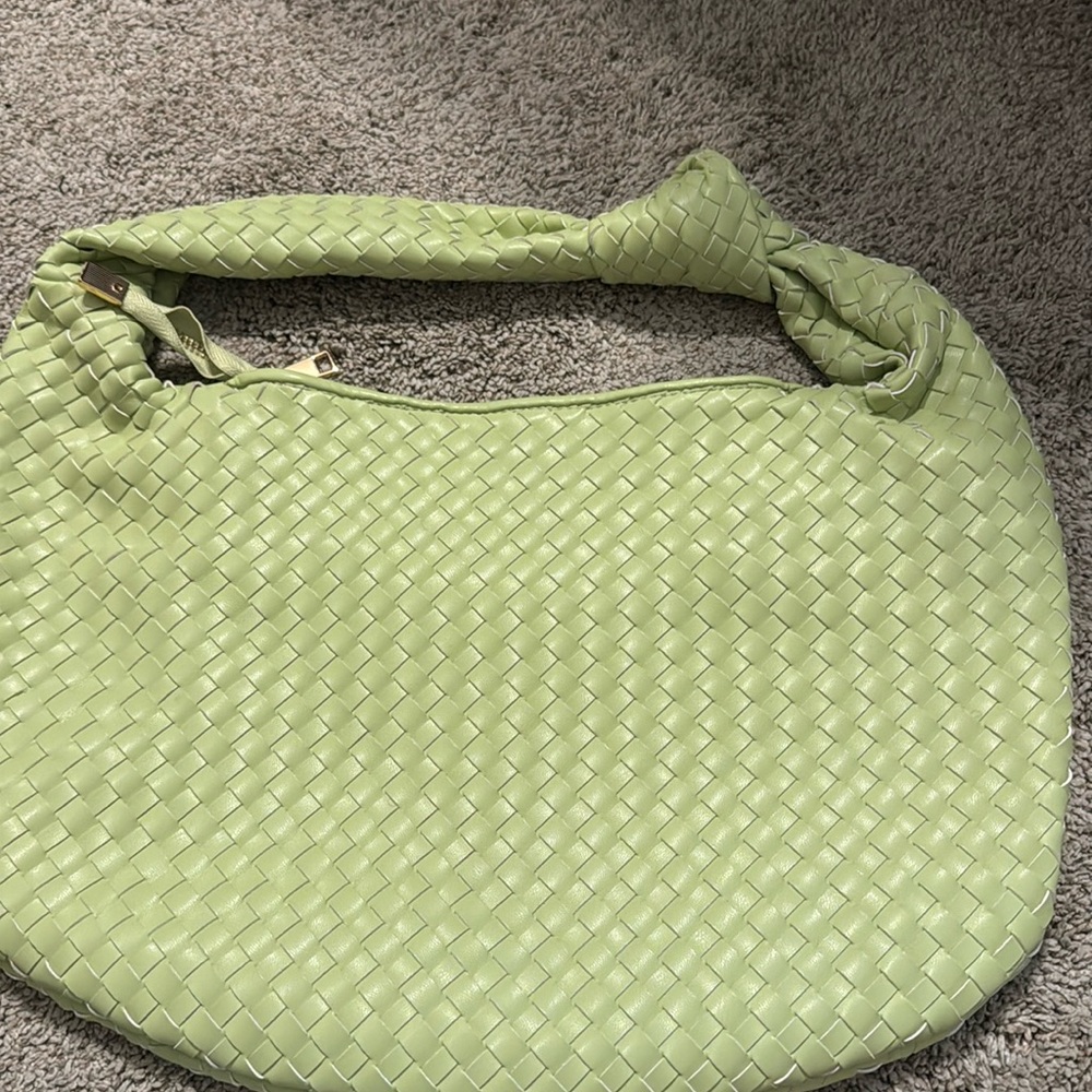 Viral Melie Bianco shoulder bag